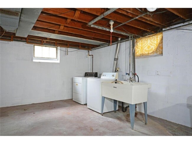 Building Photo - 155 Benton Ave