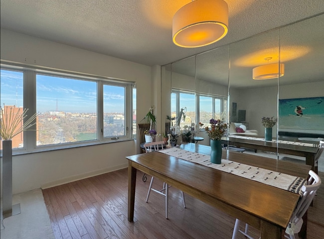 Building Photo - 4545 Wornall Rd