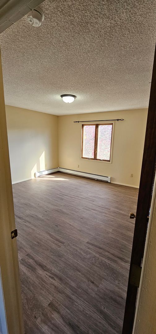 Building Photo - Newly Renovated 3Bed/2Bath Home Now Availa...