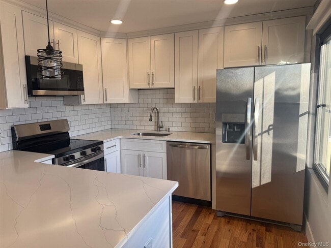 Building Photo - 1035 Montauk Hwy