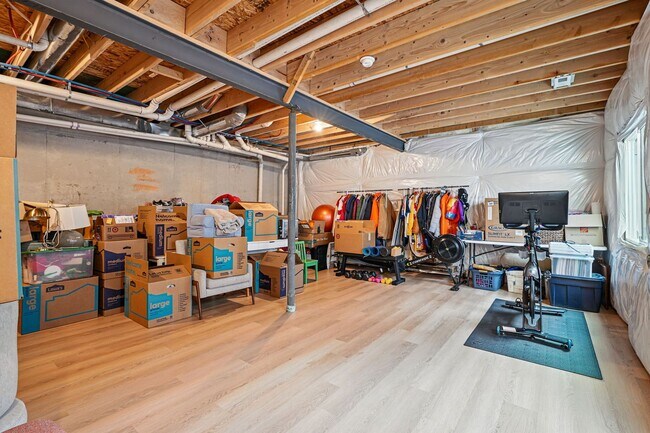 Building Photo - Spacious 3BR/3BA Townhome-Available NOW! $...