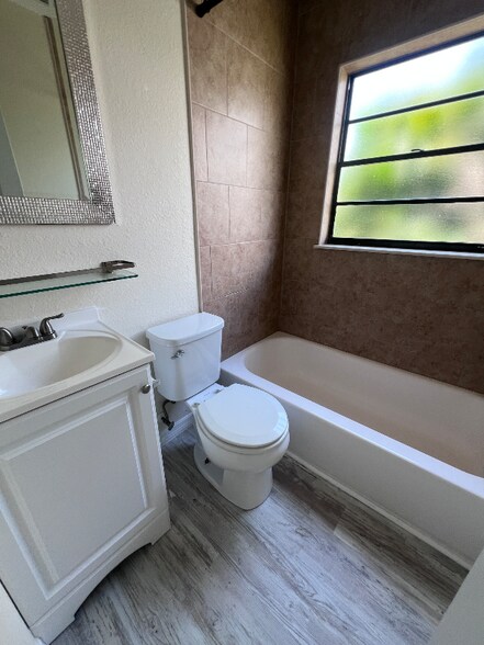 Building Photo - 4659 Alligator Dr