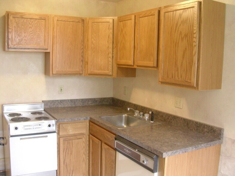 Building Photo - 749 S Millvale Ave