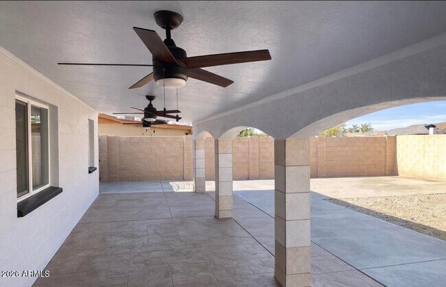 Building Photo - 2022 W Eugie Ave