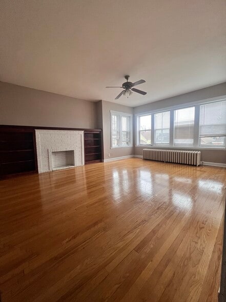 Building Photo - 5318 W Foster Ave