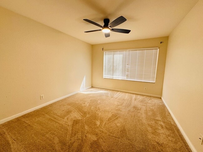 Building Photo - 2 bedroom, 2-bathroom condo for rent