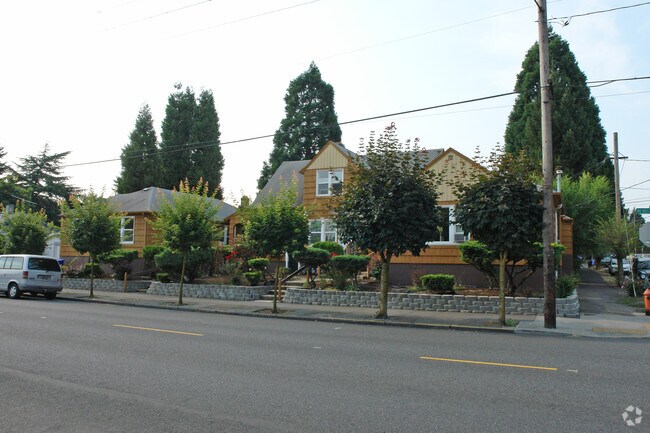Building Photo - 1720-1738 NE Killingsworth St
