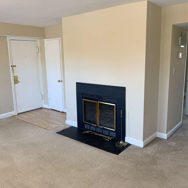 Building Photo - 2105 N Scott St