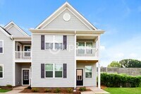 Building Photo - Fantastic 3bd/2ba home! Coming soon!