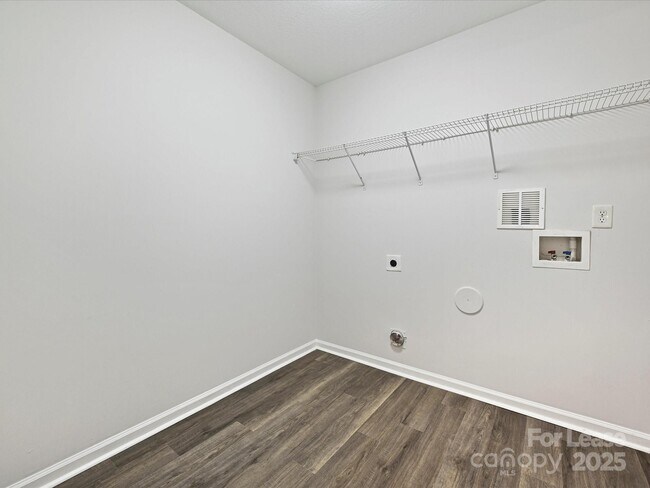 Building Photo - 3201 Decapolis Dr