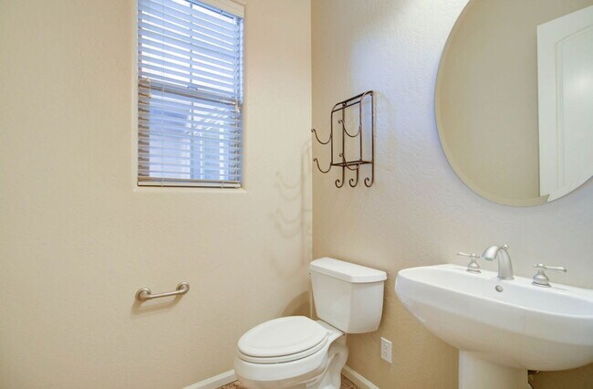 Building Photo - 9427 E Trailside View