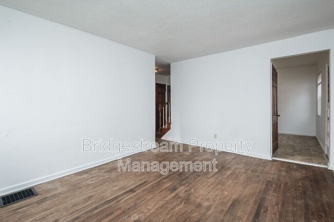 Building Photo - 325 Wallace Dr