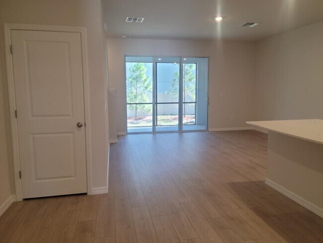 Building Photo - 11815 Davis Dr