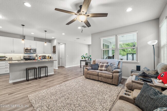 Building Photo - 2953 Alpin Dr