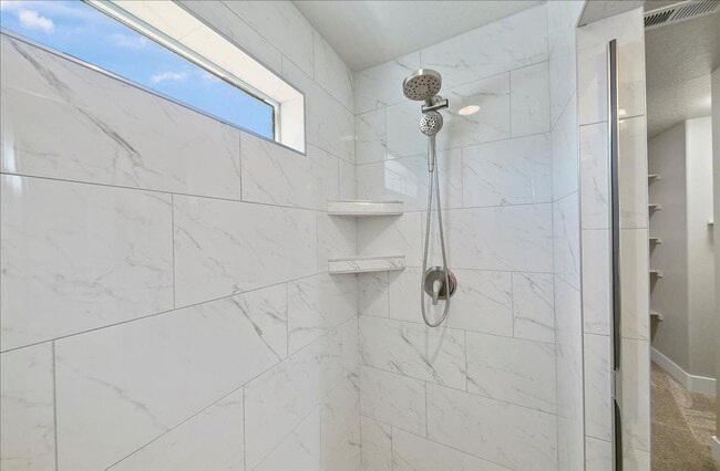 Building Photo - Eagle Townhome with Upscale Finishes!