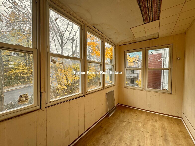 Building Photo - 144 Hillside St