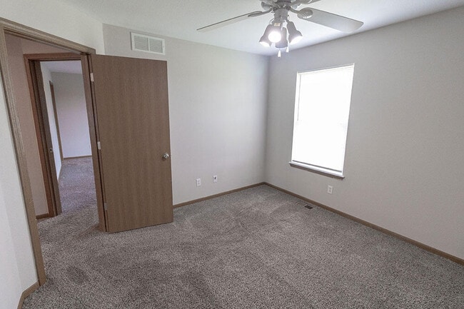 Building Photo - 3611 Zinnia Dr