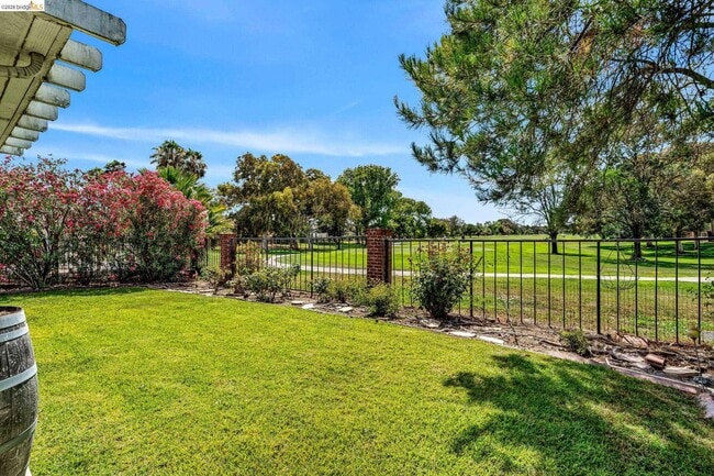 Building Photo - 2451 Cherry Hills Dr