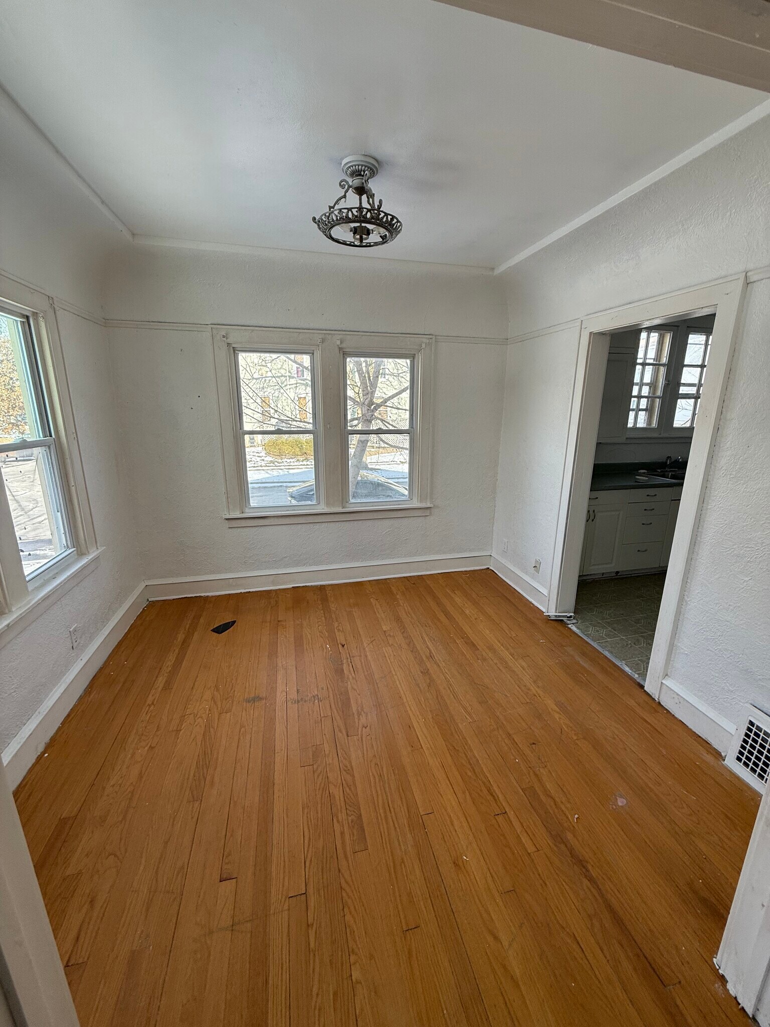 Building Photo - 240 N 34th St