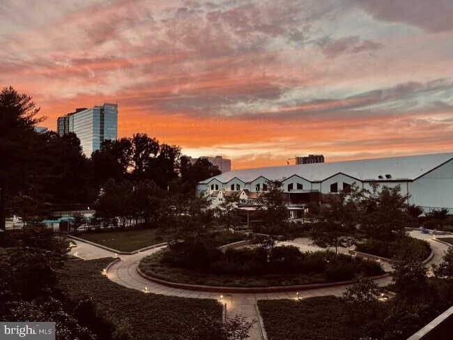 Building Photo - 1800 Old Meadow Rd