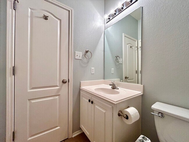 Building Photo - 1801 Rachel Ln