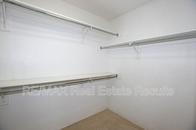 Building Photo - 3606 SE 8th St