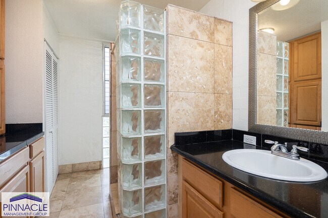 Building Photo - 240 Lili?uokalani Ave