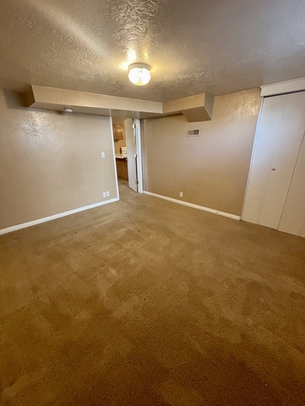 Building Photo - 979 W 100 S