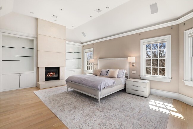 Building Photo - 218 Croton Ave