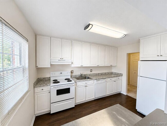 Building Photo - 27654 Echo Valley W