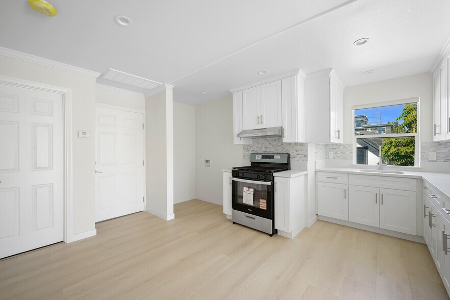 Building Photo - 5228 Auckland Ave