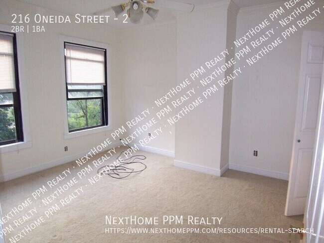 Building Photo - 216 Oneida St