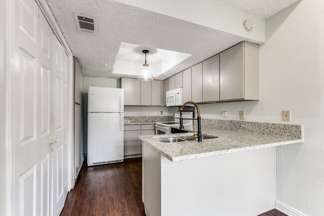 Building Photo - Spacious Backyard & Balcony • 2 Bedroom To...