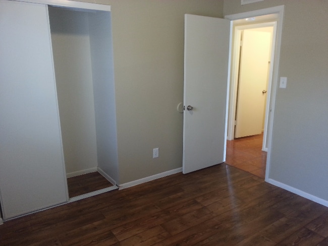 Building Photo - 6313 W Earll Dr