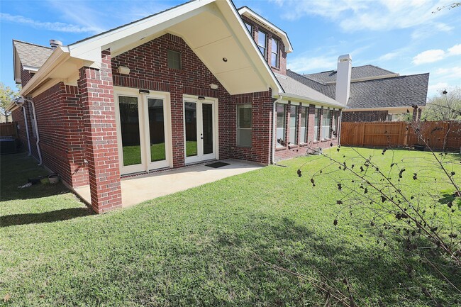 Building Photo - 17311 Quiet Shores Dr