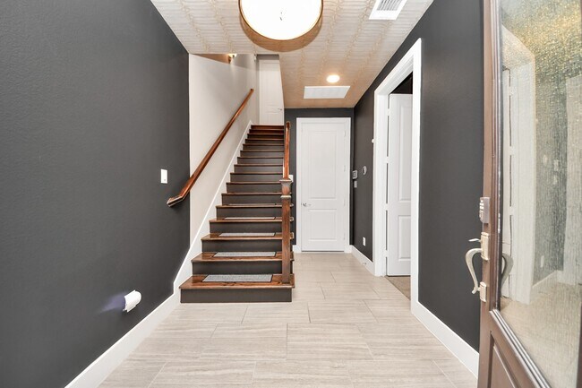 Building Photo - 2704 Freund St