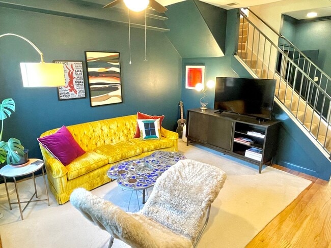 Building Photo - Rose City Park Corner Unit, 2-story Townhome with Hardwoods, Private Backyard, A/C