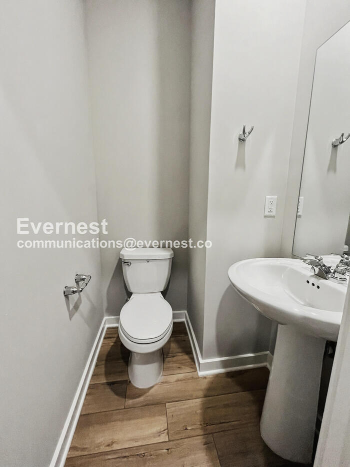 Building Photo - 710 Mickelson Wy