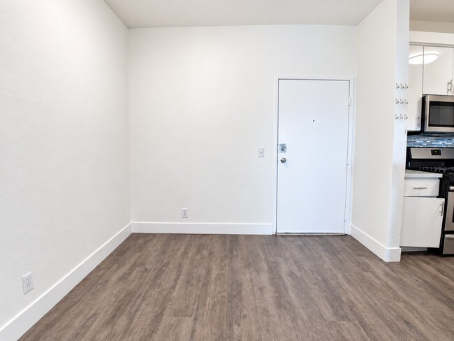Building Photo - 11649 Oxnard St