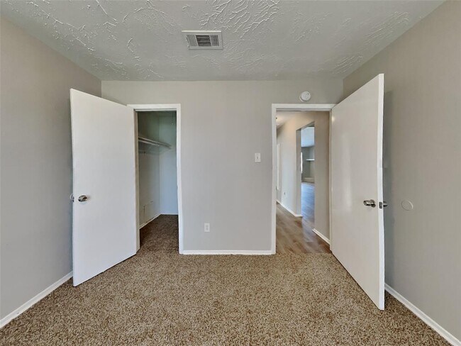 Building Photo - 9507 Water Park Ct