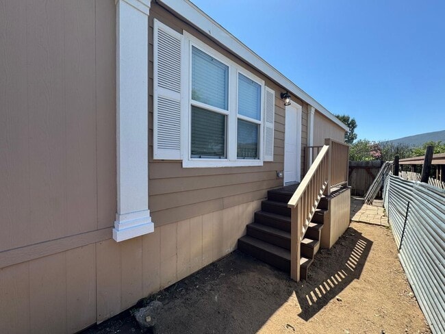 Building Photo - 3 bedroom 2 Full Bath Mobile Home Close to...