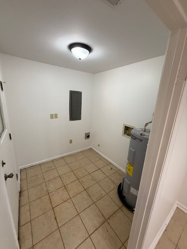 Building Photo - 177 Pelham Dr
