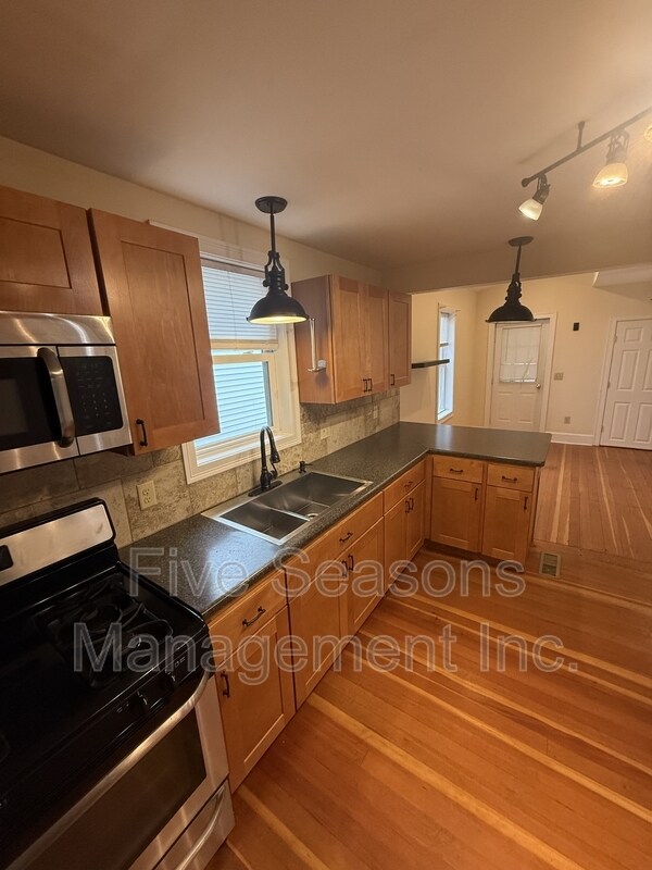 Building Photo - 138 N Champlain St