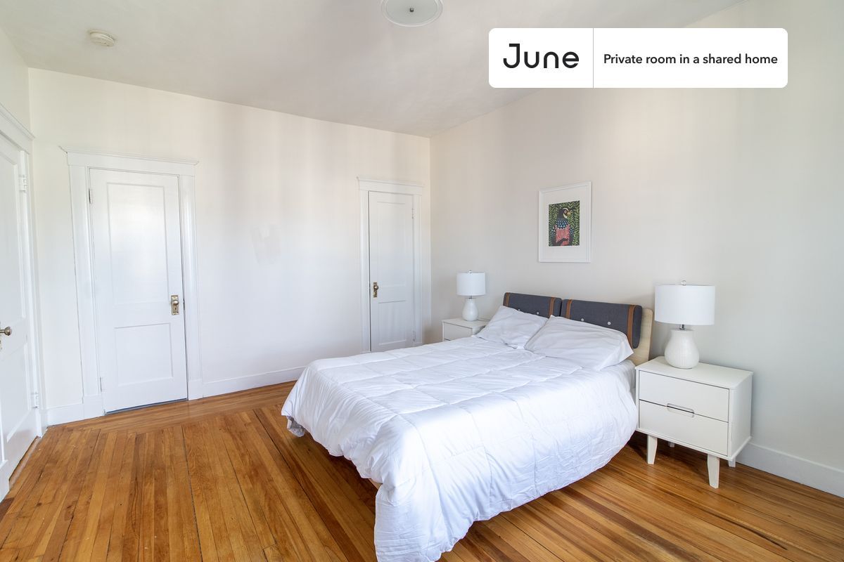 Building Photo - Room in Shared 4 bed/1 bath home