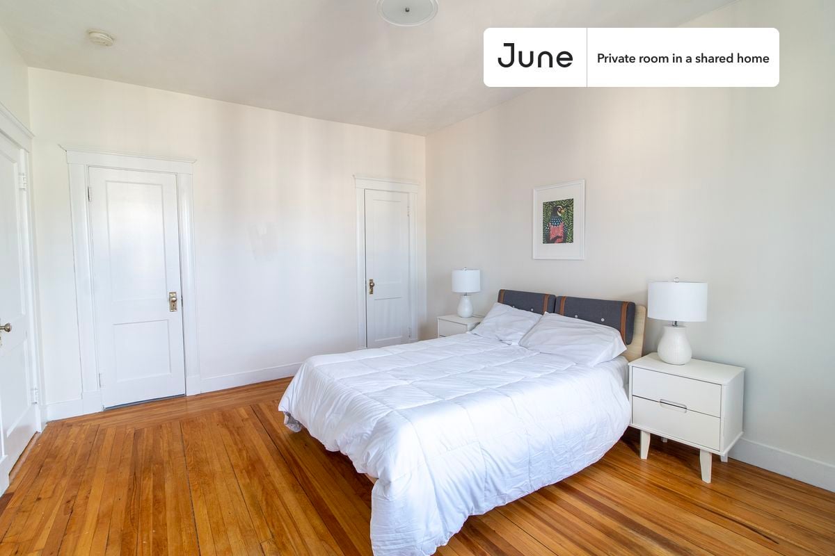 Building Photo - Room in Shared 4 bed/1 bath home in Dorchester Center