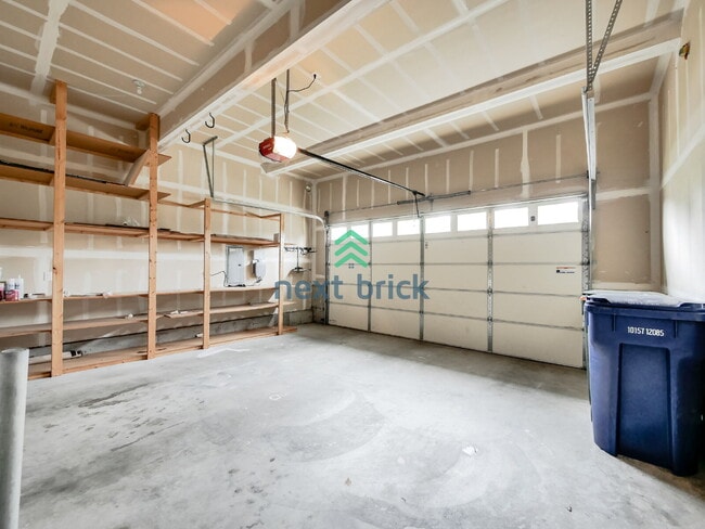 Building Photo - 4 Bed and 3 Bath Lake View Single-family Home is Available for Rent!