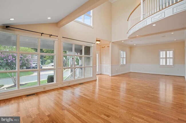 Building Photo - 5905 Lone Oak Dr