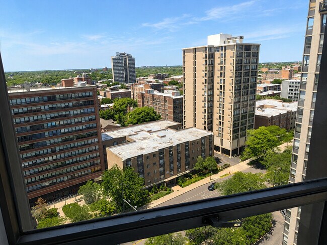 Building Photo - 5701 N Sheridan Rd