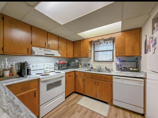 Building Photo - Spacious 1BR Retreat Near FSU & TCC – Vaulted Ceilings, BRAND NEW DECK!