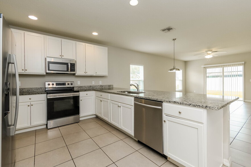 Building Photo - 670 Basingstoke Ct